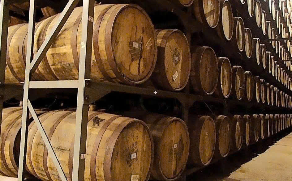 rhum-Havana-Club-7-duoc-u-trong-thung-go-soi-7