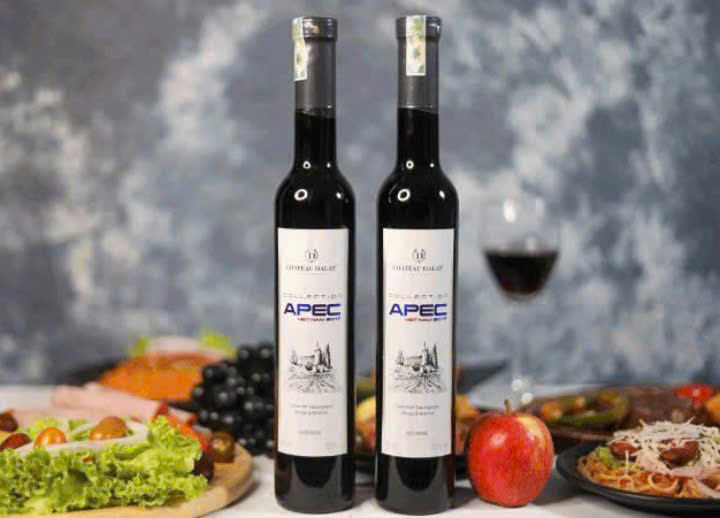 thuong-thuc-Chateau-Dalat-Apec-375ml-voi-mon-an-la-thit-do-375-ml