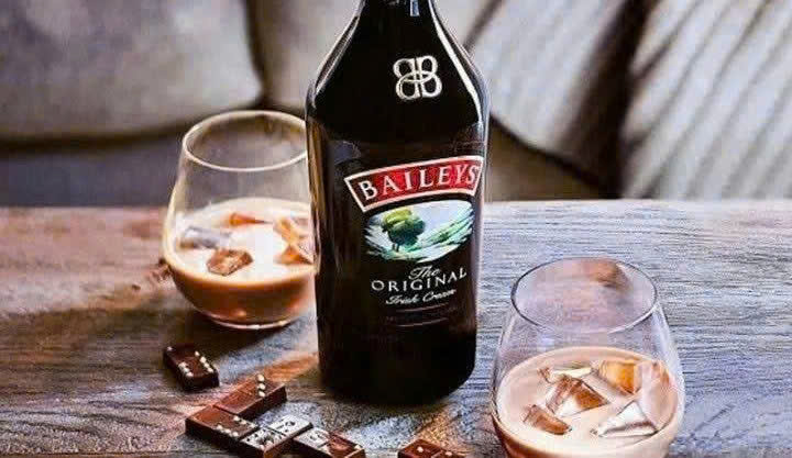 thuong-thuc-da-xay-voi-ruou-sua-Baileys-750