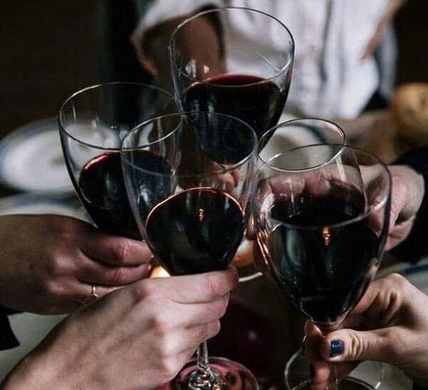 thuong-thuc-ruou-vang-uc-shahara