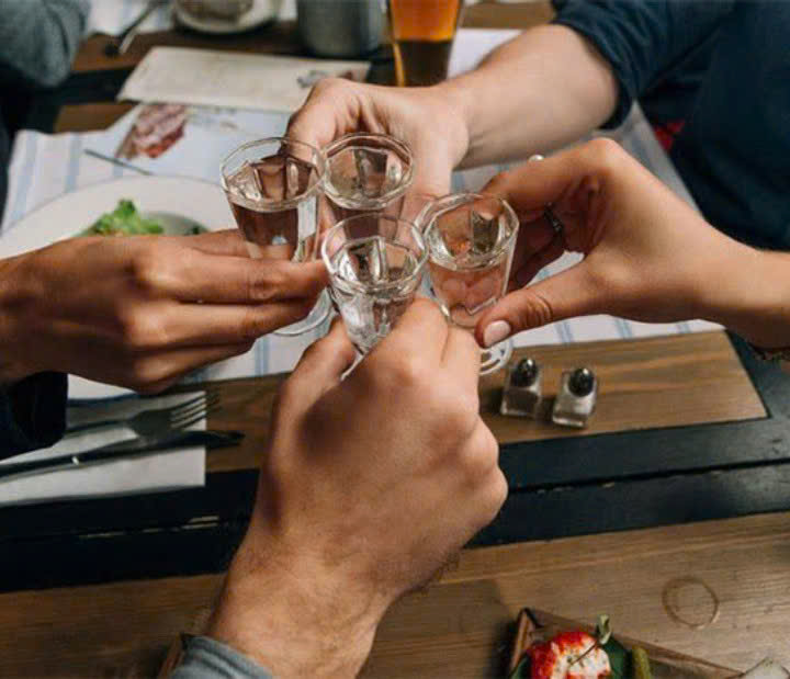 uong-vodka-cua-nguoi-belarus